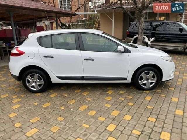 Белый Рено Меган, объемом двигателя 1.5 л и пробегом 210 тыс. км за 6450 $, фото 13 на Automoto.ua