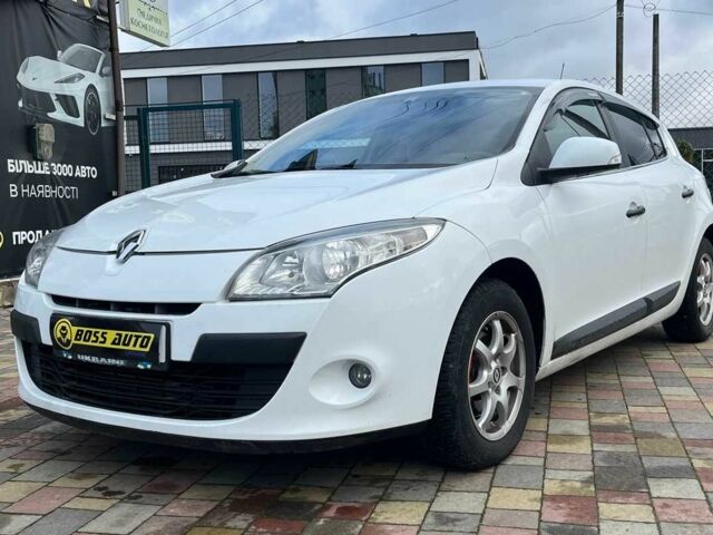 Белый Рено Меган, объемом двигателя 1.4 л и пробегом 198 тыс. км за 5900 $, фото 2 на Automoto.ua