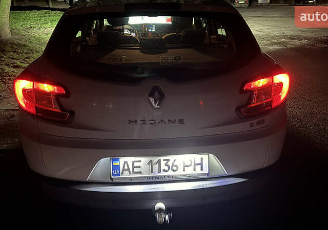 Білий Рено Меган, об'ємом двигуна 1.46 л та пробігом 250 тис. км за 7700 $, фото 23 на Automoto.ua