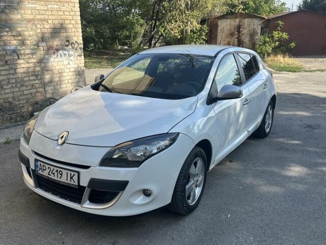 Белый Рено Меган, объемом двигателя 1.6 л и пробегом 143 тыс. км за 5600 $, фото 1 на Automoto.ua