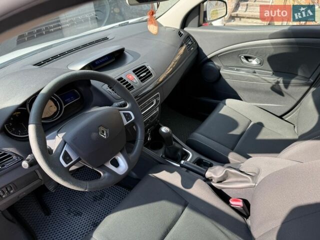 Білий Рено Меган, об'ємом двигуна 1.46 л та пробігом 301 тис. км за 5699 $, фото 13 на Automoto.ua