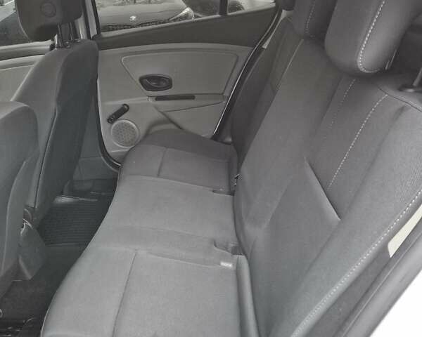 Белый Рено Меган, объемом двигателя 1.6 л и пробегом 175 тыс. км за 7800 $, фото 15 на Automoto.ua