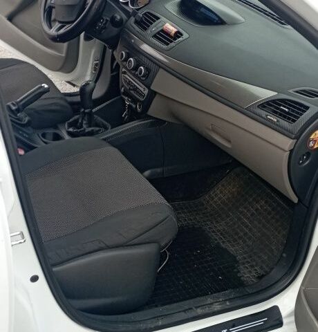 Белый Рено Меган, объемом двигателя 1.5 л и пробегом 225 тыс. км за 6300 $, фото 17 на Automoto.ua