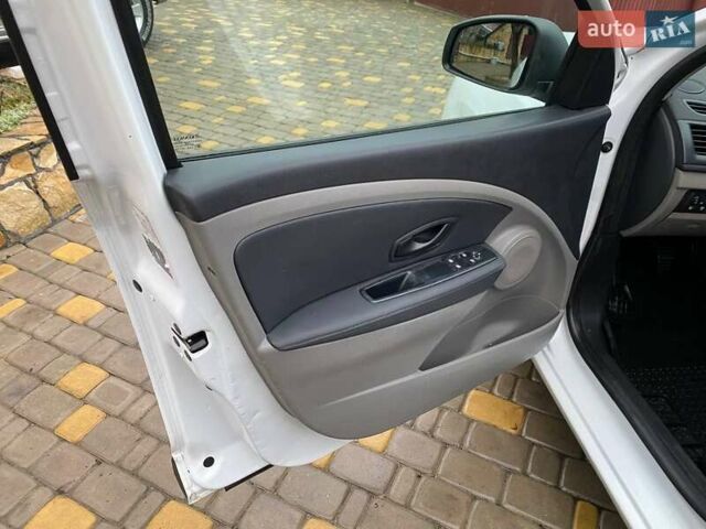Белый Рено Меган, объемом двигателя 1.5 л и пробегом 210 тыс. км за 6450 $, фото 26 на Automoto.ua