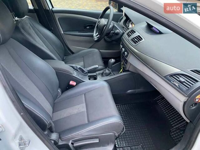 Белый Рено Меган, объемом двигателя 1.5 л и пробегом 210 тыс. км за 6450 $, фото 18 на Automoto.ua