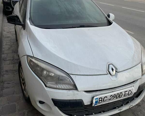Білий Рено Меган, об'ємом двигуна 1.46 л та пробігом 320 тис. км за 4200 $, фото 1 на Automoto.ua