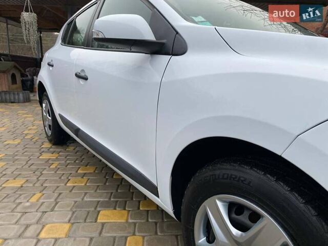 Белый Рено Меган, объемом двигателя 1.5 л и пробегом 210 тыс. км за 6450 $, фото 4 на Automoto.ua