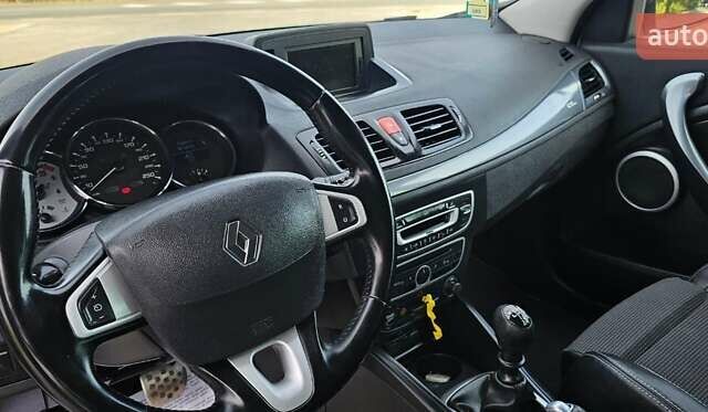 Белый Рено Меган, объемом двигателя 1.5 л и пробегом 231 тыс. км за 7200 $, фото 13 на Automoto.ua