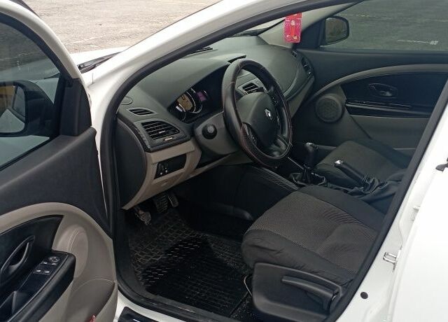 Белый Рено Меган, объемом двигателя 1.5 л и пробегом 225 тыс. км за 6300 $, фото 11 на Automoto.ua