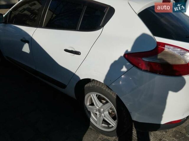 Белый Рено Меган, объемом двигателя 1.46 л и пробегом 289 тыс. км за 4000 $, фото 9 на Automoto.ua