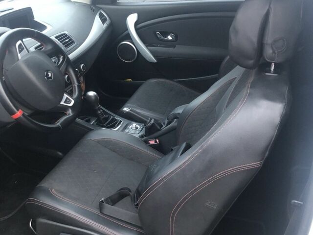 Белый Рено Меган, объемом двигателя 1.5 л и пробегом 252 тыс. км за 6500 $, фото 5 на Automoto.ua