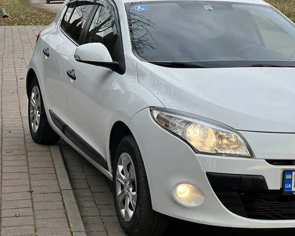 Білий Рено Меган, об'ємом двигуна 1.46 л та пробігом 199 тис. км за 6100 $, фото 2 на Automoto.ua