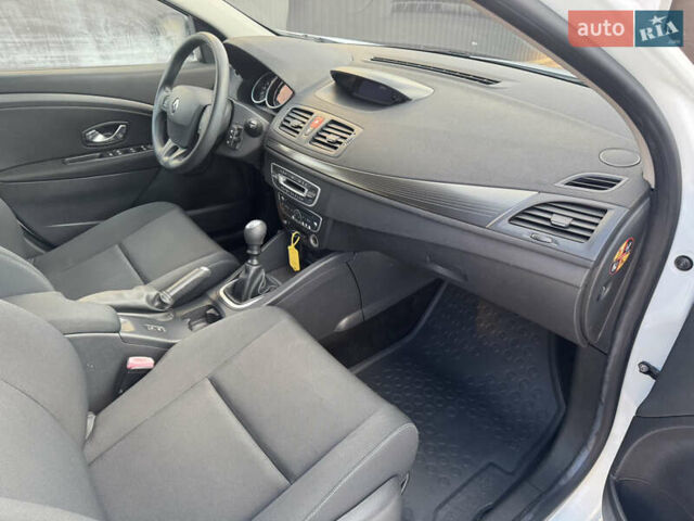 Білий Рено Меган, об'ємом двигуна 1.6 л та пробігом 139 тис. км за 7600 $, фото 25 на Automoto.ua