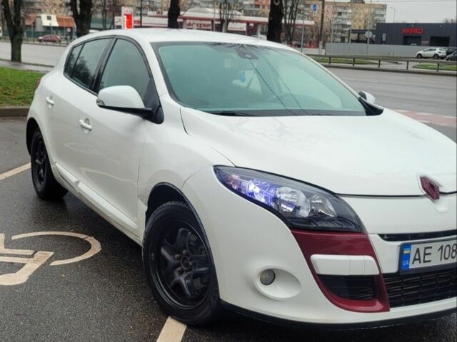 Білий Рено Меган, об'ємом двигуна 1.5 л та пробігом 269 тис. км за 5000 $, фото 7 на Automoto.ua