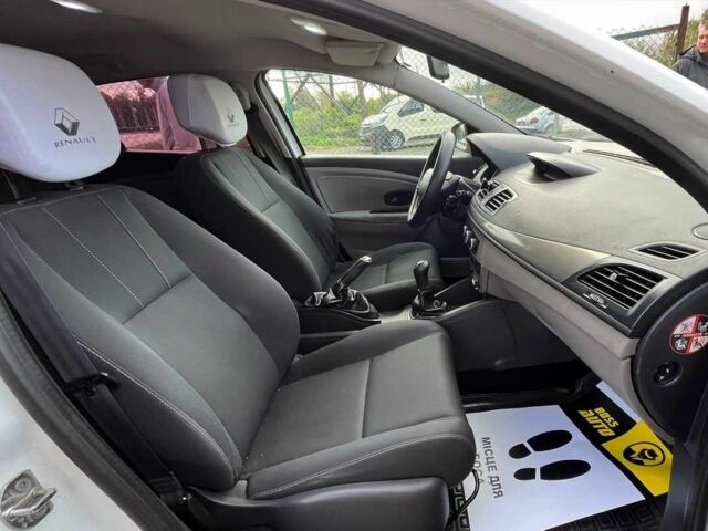 Белый Рено Меган, объемом двигателя 1.4 л и пробегом 198 тыс. км за 5900 $, фото 21 на Automoto.ua