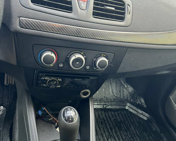 Білий Рено Меган, об'ємом двигуна 1.6 л та пробігом 209 тис. км за 6500 $, фото 6 на Automoto.ua