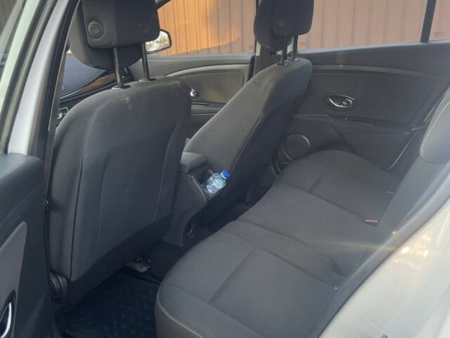 Білий Рено Меган, об'ємом двигуна 1.5 л та пробігом 210 тис. км за 6800 $, фото 7 на Automoto.ua