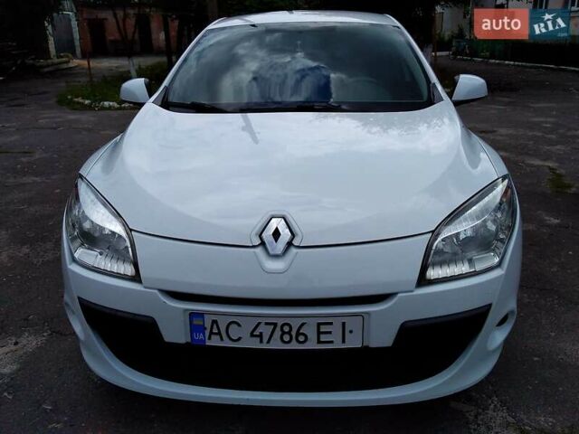 Белый Рено Меган, объемом двигателя 1.46 л и пробегом 191 тыс. км за 7300 $, фото 2 на Automoto.ua