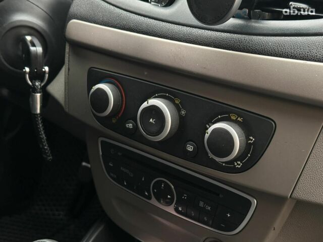 Белый Рено Меган, объемом двигателя 1.5 л и пробегом 275 тыс. км за 6440 $, фото 21 на Automoto.ua