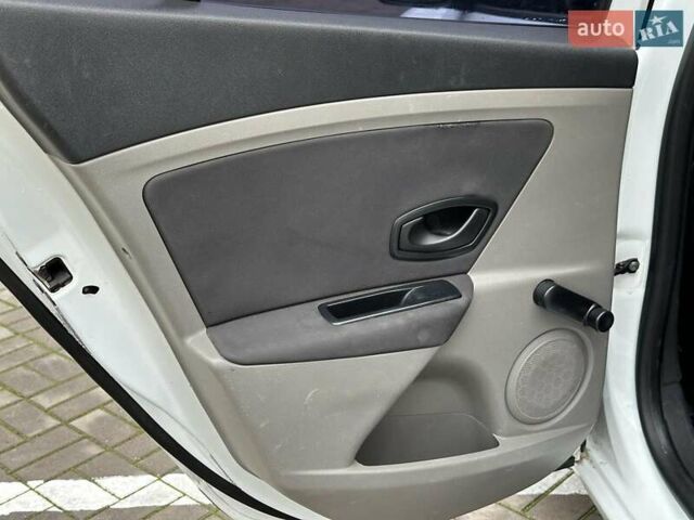 Белый Рено Меган, объемом двигателя 1.5 л и пробегом 275 тыс. км за 6440 $, фото 13 на Automoto.ua