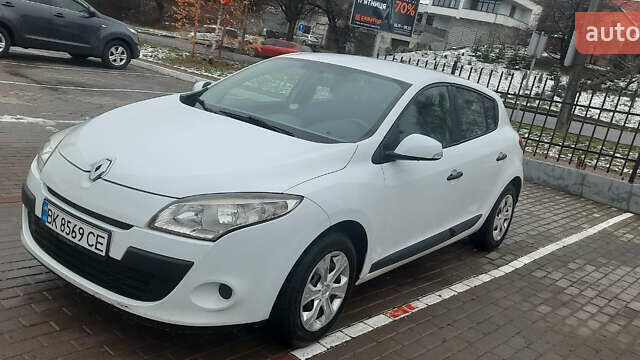 Белый Рено Меган, объемом двигателя 1.5 л и пробегом 306 тыс. км за 6499 $, фото 8 на Automoto.ua