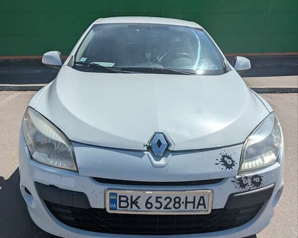 Белый Рено Меган, объемом двигателя 1.5 л и пробегом 275 тыс. км за 6500 $, фото 5 на Automoto.ua