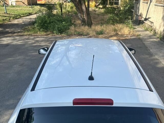 Белый Рено Меган, объемом двигателя 1.6 л и пробегом 143 тыс. км за 5600 $, фото 4 на Automoto.ua