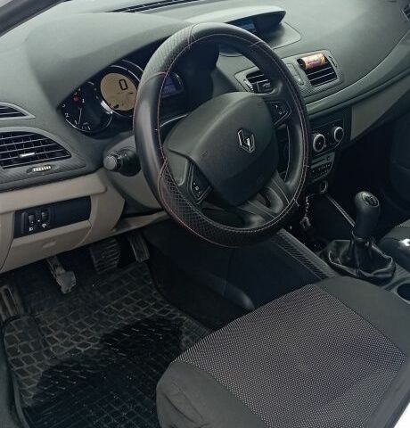 Белый Рено Меган, объемом двигателя 1.5 л и пробегом 225 тыс. км за 6300 $, фото 12 на Automoto.ua