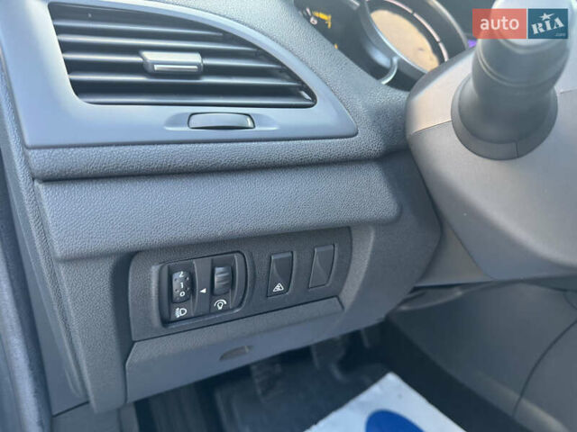 Білий Рено Меган, об'ємом двигуна 1.6 л та пробігом 139 тис. км за 7600 $, фото 42 на Automoto.ua