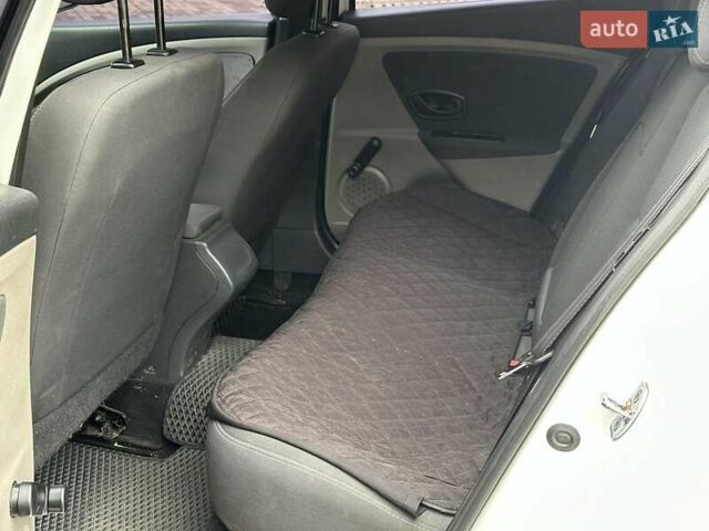 Белый Рено Меган, объемом двигателя 1.5 л и пробегом 275 тыс. км за 6440 $, фото 12 на Automoto.ua