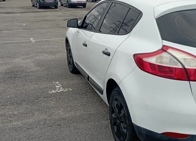 Белый Рено Меган, объемом двигателя 1.5 л и пробегом 225 тыс. км за 6300 $, фото 8 на Automoto.ua