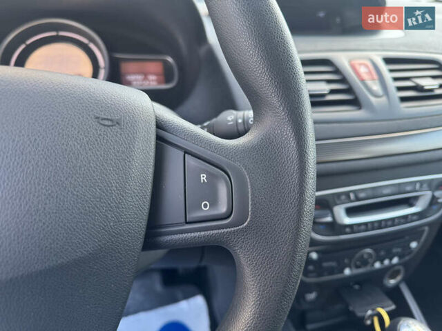 Білий Рено Меган, об'ємом двигуна 1.6 л та пробігом 139 тис. км за 7600 $, фото 49 на Automoto.ua