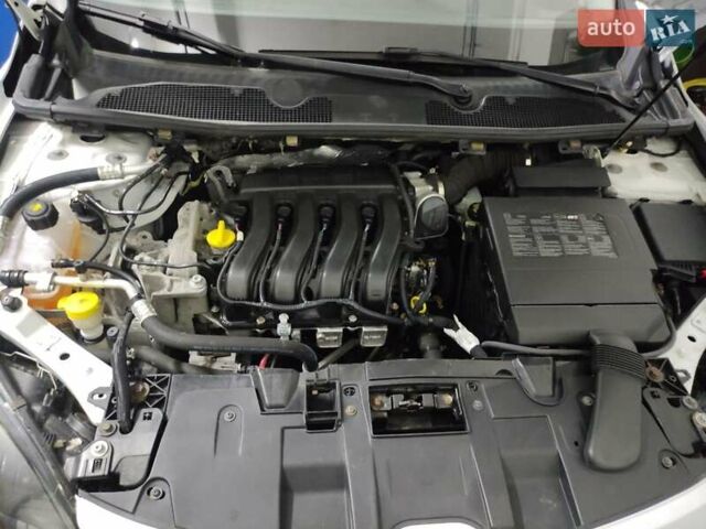 Белый Рено Меган, объемом двигателя 1.6 л и пробегом 168 тыс. км за 7500 $, фото 13 на Automoto.ua