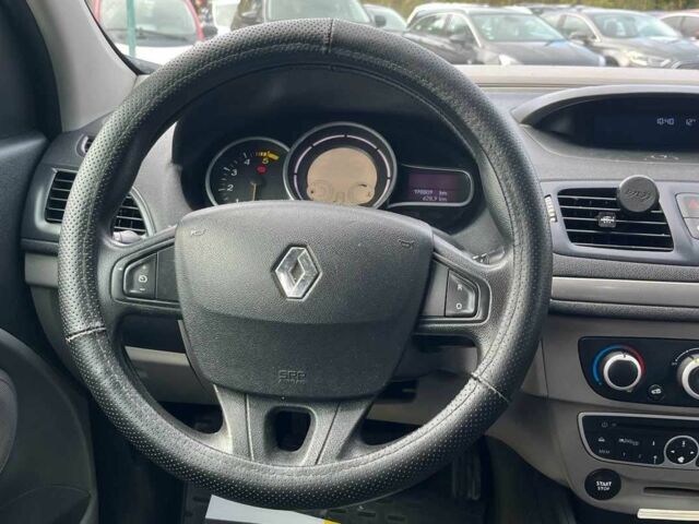 Белый Рено Меган, объемом двигателя 1.4 л и пробегом 198 тыс. км за 5900 $, фото 18 на Automoto.ua