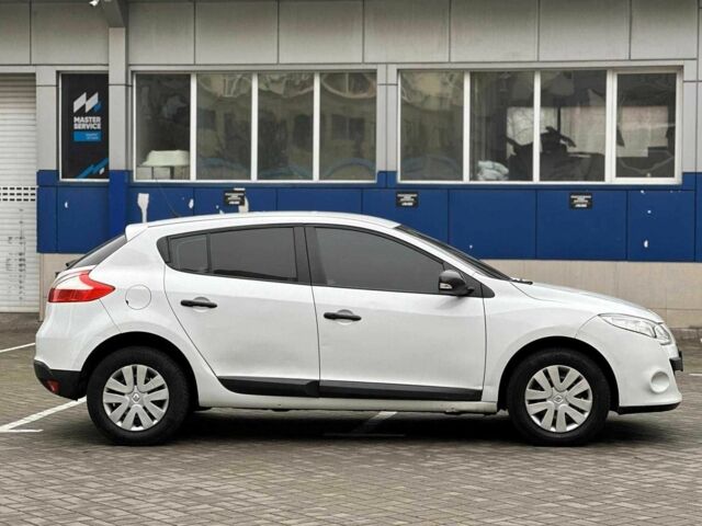 Белый Рено Меган, объемом двигателя 1.5 л и пробегом 275 тыс. км за 6440 $, фото 3 на Automoto.ua