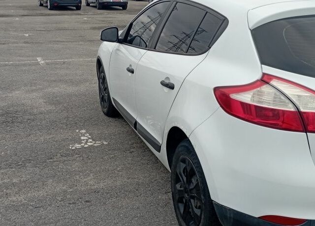 Белый Рено Меган, объемом двигателя 1.5 л и пробегом 225 тыс. км за 6300 $, фото 9 на Automoto.ua