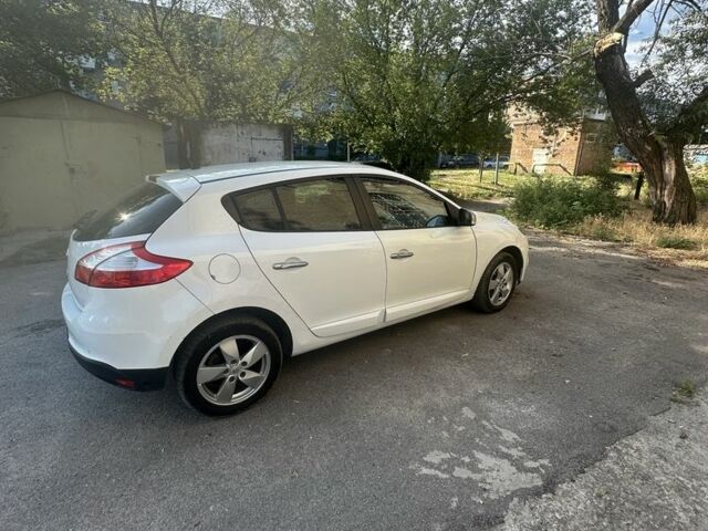 Белый Рено Меган, объемом двигателя 1.6 л и пробегом 143 тыс. км за 5600 $, фото 5 на Automoto.ua