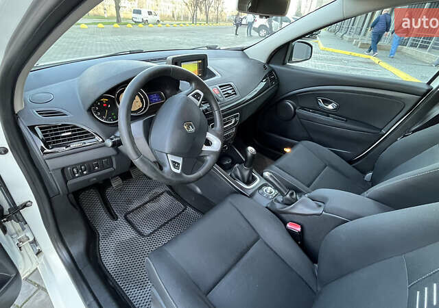 Білий Рено Меган, об'ємом двигуна 1.46 л та пробігом 250 тис. км за 7700 $, фото 13 на Automoto.ua