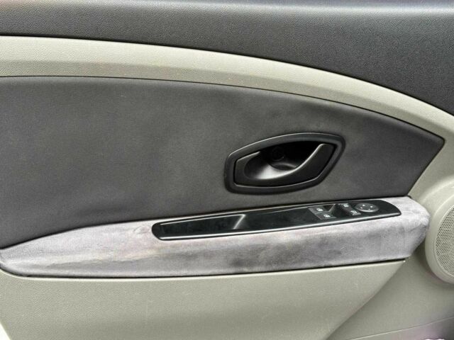 Белый Рено Меган, объемом двигателя 1.5 л и пробегом 275 тыс. км за 6440 $, фото 9 на Automoto.ua