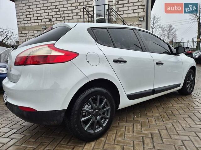 Белый Рено Меган, объемом двигателя 1.6 л и пробегом 175 тыс. км за 7800 $, фото 5 на Automoto.ua