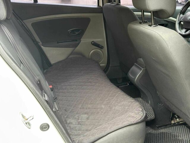 Белый Рено Меган, объемом двигателя 1.5 л и пробегом 275 тыс. км за 6440 $, фото 14 на Automoto.ua