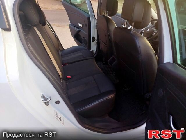 Белый Рено Меган, объемом двигателя 1.5 л и пробегом 278 тыс. км за 5500 $, фото 6 на Automoto.ua