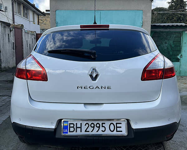 Белый Рено Меган, объемом двигателя 2 л и пробегом 159 тыс. км за 7100 $, фото 1 на Automoto.ua