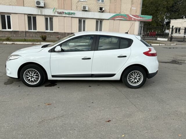 Белый Рено Меган, объемом двигателя 1.5 л и пробегом 275 тыс. км за 6600 $, фото 1 на Automoto.ua