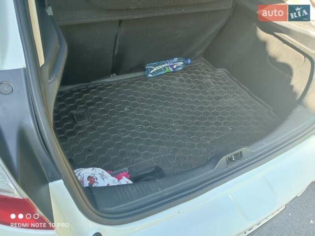 Белый Рено Меган, объемом двигателя 1.46 л и пробегом 241 тыс. км за 6500 $, фото 9 на Automoto.ua