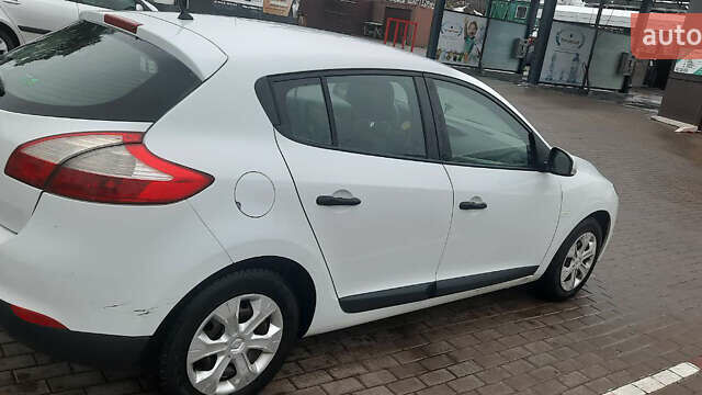 Белый Рено Меган, объемом двигателя 1.5 л и пробегом 306 тыс. км за 6499 $, фото 1 на Automoto.ua