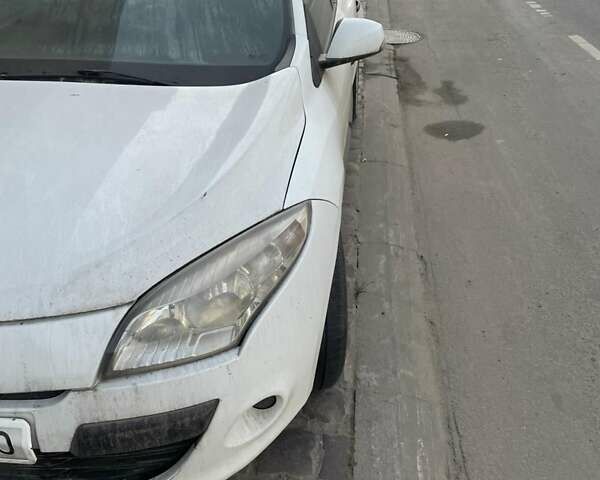 Білий Рено Меган, об'ємом двигуна 1.46 л та пробігом 320 тис. км за 4200 $, фото 2 на Automoto.ua