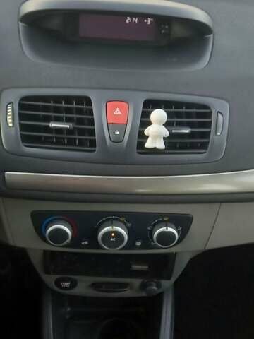 Белый Рено Меган, объемом двигателя 1.6 л и пробегом 198 тыс. км за 7200 $, фото 15 на Automoto.ua