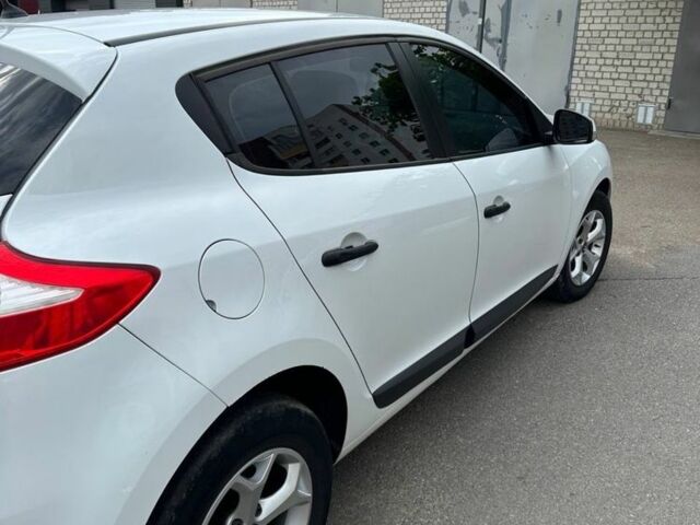 Белый Рено Меган, объемом двигателя 1.6 л и пробегом 215 тыс. км за 6800 $, фото 6 на Automoto.ua