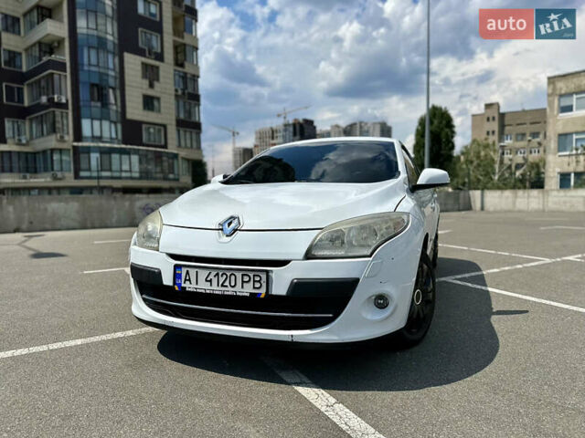 Белый Рено Меган, объемом двигателя 1.5 л и пробегом 242 тыс. км за 7400 $, фото 2 на Automoto.ua